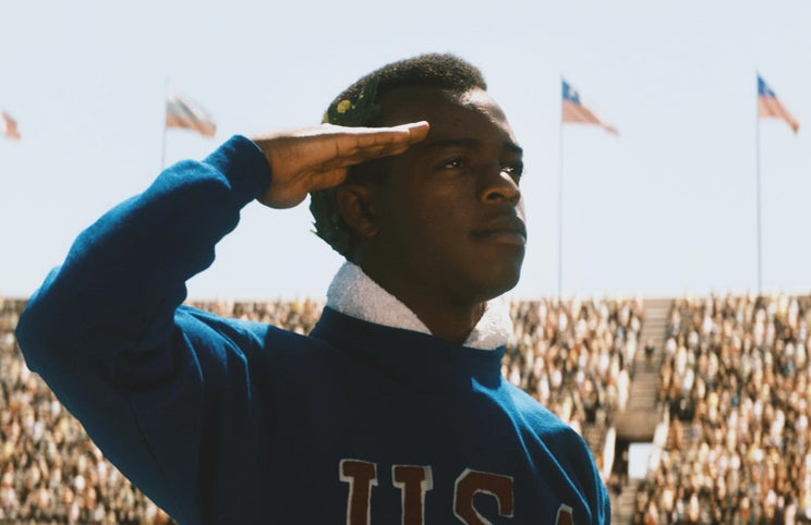 Stephan James no papel de Jesse Owens — do mito à ligeireza histórica