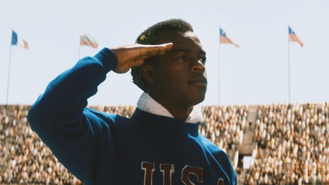 Stephan James no papel de Jesse Owens — do mito à ligeireza histórica