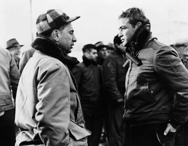 Elia Kazan e Marlon Brando na rodagem de "Há Lodo no Cais" (1954)