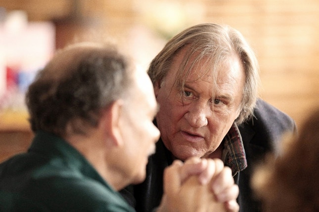 Gérard Depardieu, contracenando com Jean-Pierre Darroussin — memórias da Guerra da Argélia