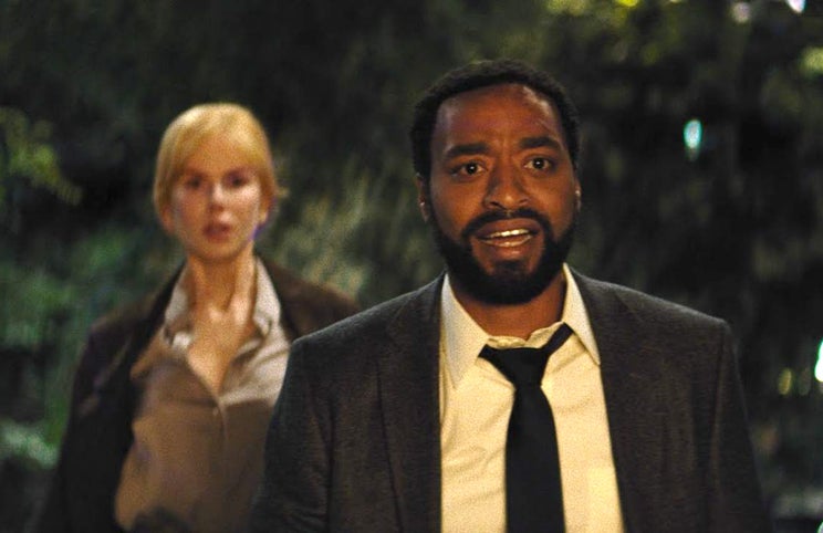 Nicole Kidman e Chiwetel Ejiofor — uma teia policial, um drama carregado de emoções