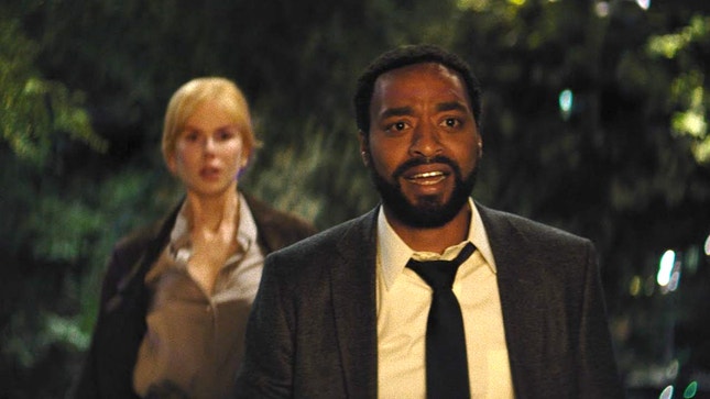 Nicole Kidman e Chiwetel Ejiofor — uma teia policial, um drama carregado de emoções