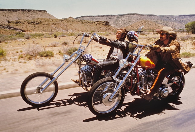 Peter Fonda e Dennis Hopper — o argumento foi escrito pelos dois; Hopper realizou