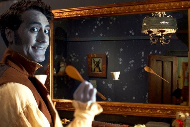 Taika Waititi em pose vampiresca: uma boa anedota, um filme repetitivo