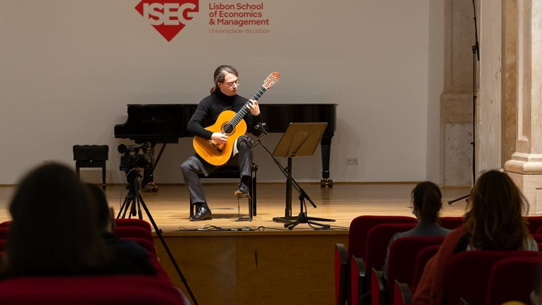 Francisco Morais Franco | 30 Novembro | 19h00