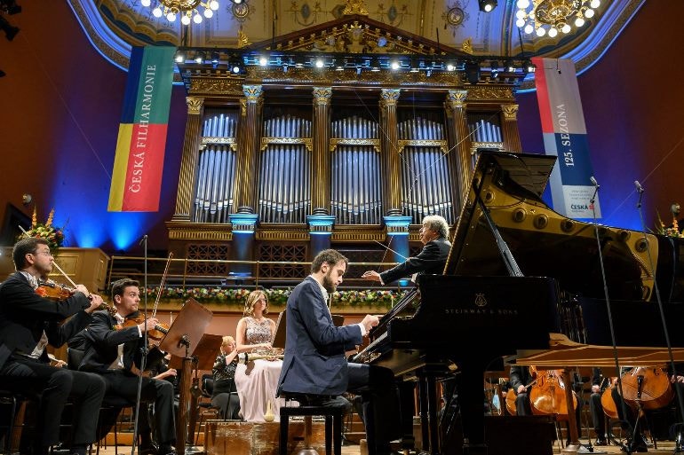 Imagem de Daniil Trifonov & Selina Ott | 26 Fevereiro | 21h00