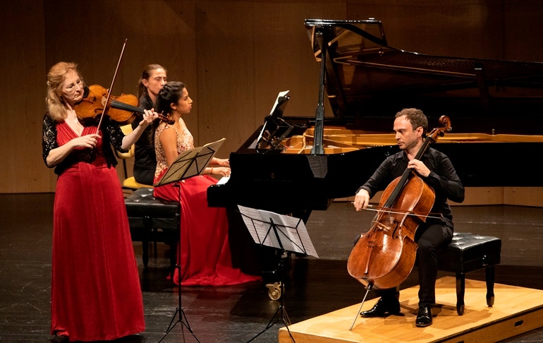 Imagem de D. Poppen, P. Gomziakov e P. Mahidara | 27 Novembro | 21h00