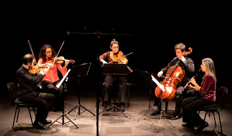 Imagem de Esther Georgie & Ensemble Syndesi | 18 Dezembro | 19h00