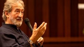 Imagem de Jordi Savall em entrevista