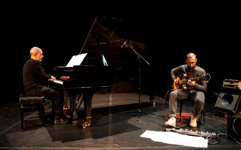 Imagem de Javier Subatin e João Paulo Esteves da Silva | 11 Janeiro 19h00