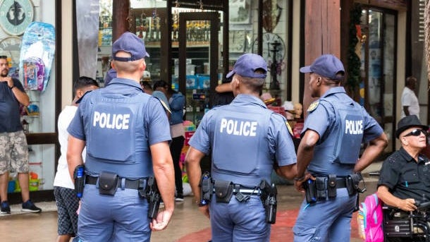 Imagem de Milhares pilham Soweto na África do Sul
