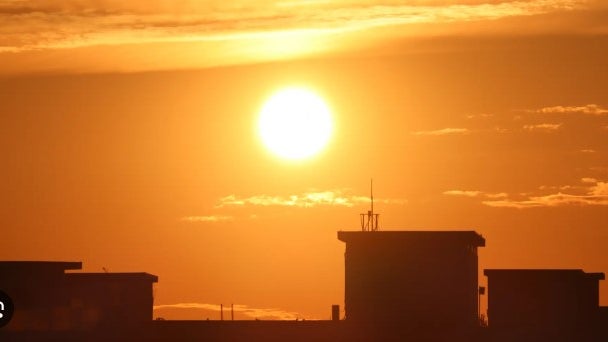Imagem de Madeira sob sob aviso amarelo devido ao tempo quente