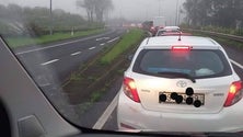 Imagem de Transito congestionado no acesso a Ponta Delgada por causa da cerca sanitária (Som e vídeo)