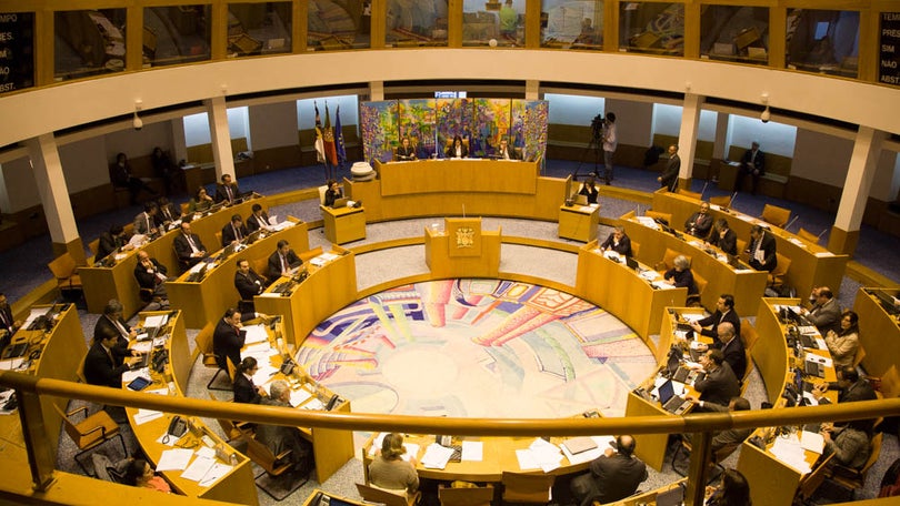 Assembleia Regional distribui quase 1 milhão de euros pelos partidos com assento parlamentar.