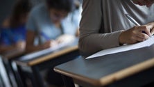 Imagem de Alunos do 9.º ano descem em Matemática e sobem em Português