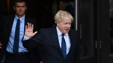 Imagem de Boris Johnson garante «reconstruir melhor» o país