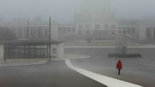 Imagem de Fátima, uma cidade deserta sem peregrinos e com o Santuário vazio