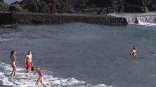 Imagem de Primeiro Banho do ano no Faial (Vídeo)