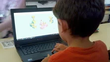 Imagem de Jovens retiram tempo à família, ao sono, e ao exercício para estarem «online»
