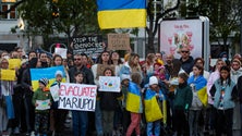 Imagem de Centenas de pessoas reunidas em Lisboa para alertar para situação em Mariupol