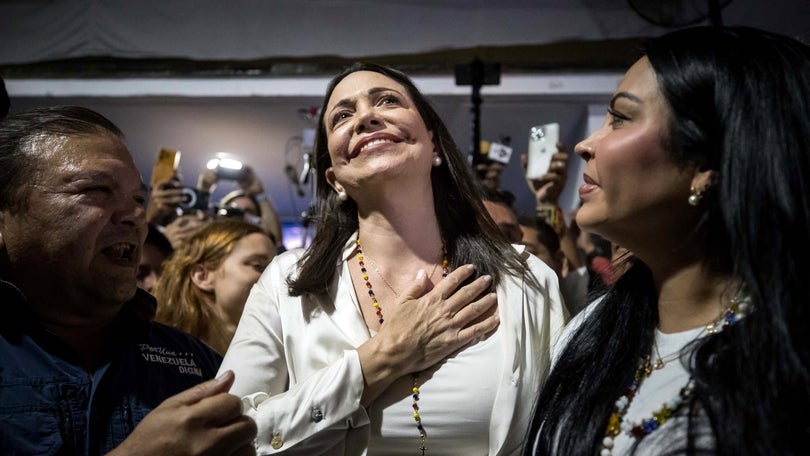 Imagem de Maria Machado vence primárias da oposição na Venezuela mas não poderá ir a votos contra Maduro