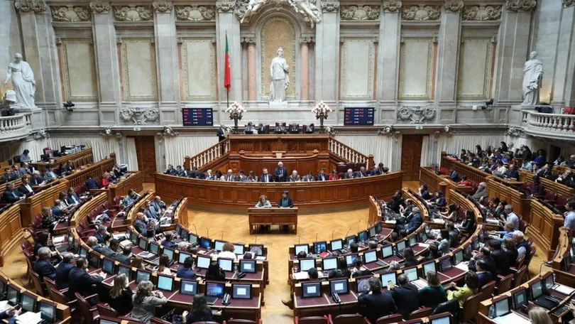 Parlamento aprova alteração aos estatutos das ordens profissionais