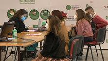 Imagem de Adultos e crianças procuram a vacina (áudio)