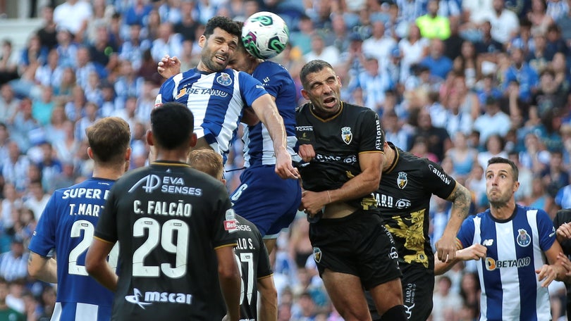 Imagem de Porto derrota o Farense nos minutos finais do jogo