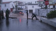 Imagem de Casas e vias inundadas nos Açores