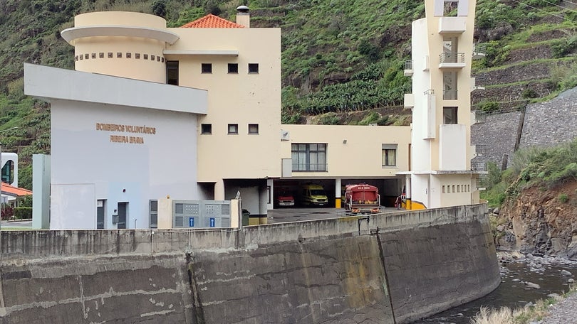 Queda em levada leva turista para o hospital