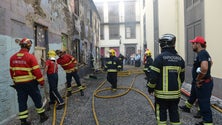 Imagem de Incêndio destruiu totalmente uma casa desabitada