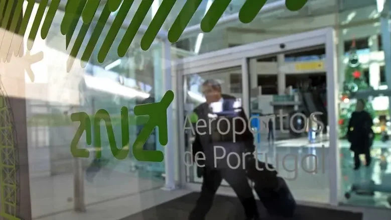 Imagem de Presidente executivo da ANA reconhece problemas «graves» nos aeroportos