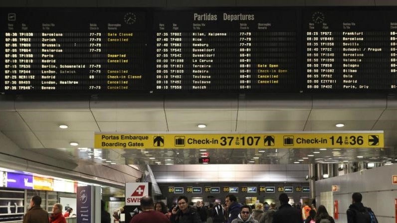 Imagem de Mais de 1.200 passageiros tentaram entrar no país sem teste negativo