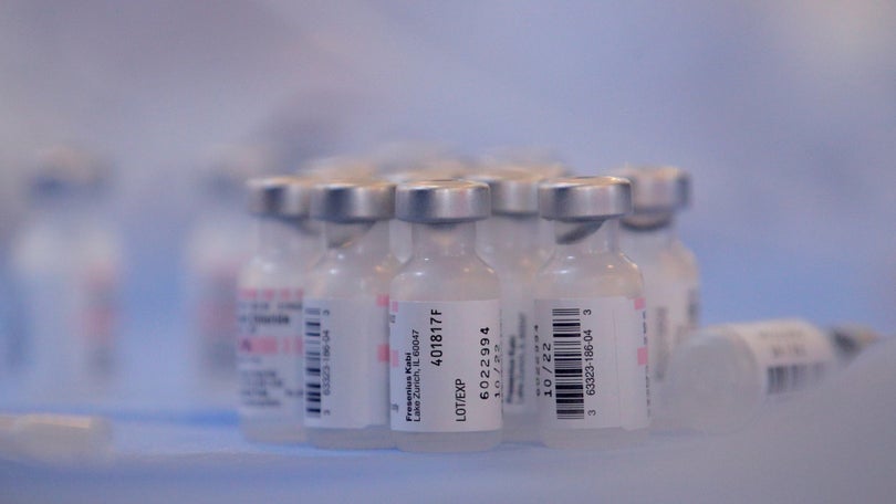 OMS aprova uso de emergência de vacina CovovaxTM