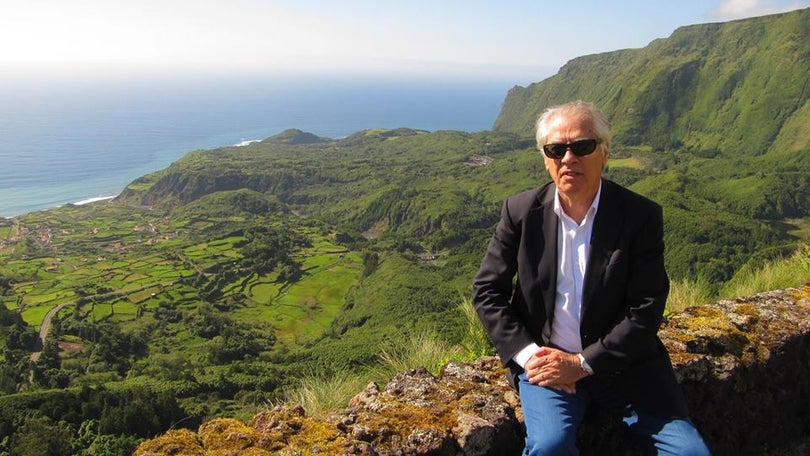 Imagem de Sobre Açores, o Segredo das Ilhas, Narrativa de Viagem,
de João de Melo
VICTOR RUI DORES