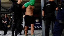 Imagem de Adeptos madeirenses entre os invasores à Academia do Sporting