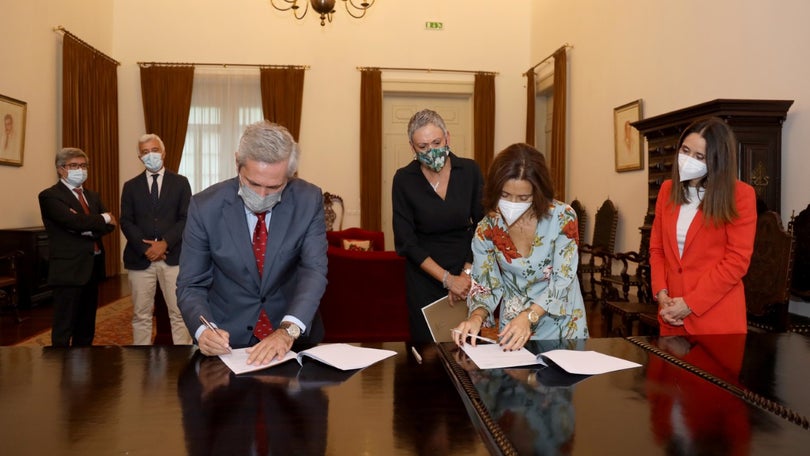 Parlamento e Ordem dos Advogados celebram acordo para formação