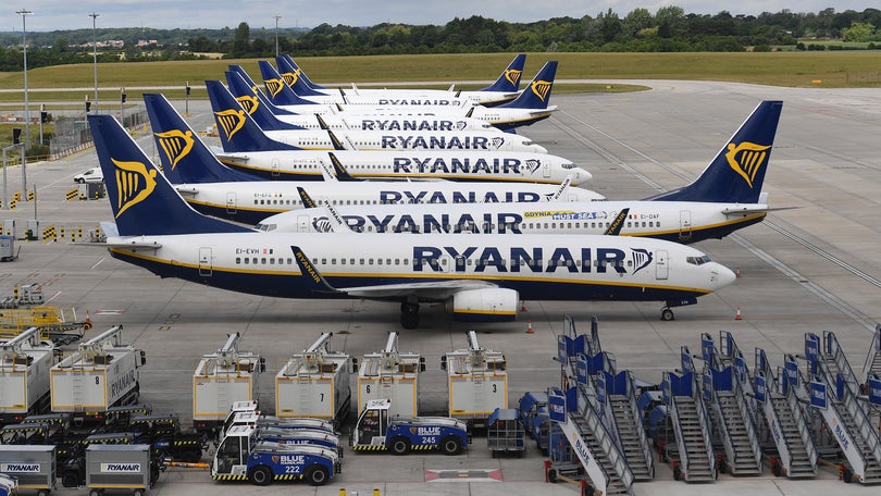 Covid-19: Ryanair agiliza reembolsos de voos cancelados durante o confinamento