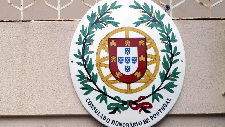 Imagem de Sindicato dos funcionários consulares suspende greve