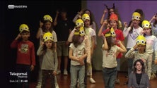 Imagem de Mais de 40 crianças sobem ao palco para alertar para problemas sociais (vídeo)