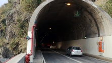Imagem de Corte total de trânsito no túnel entre a Rotunda da Tabua e o Lugar de Baixo