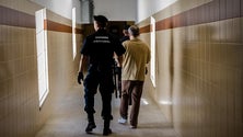 Imagem de Tribunal rejeita providência cautelar de guardas prisionais sobre novo horário de trabalho