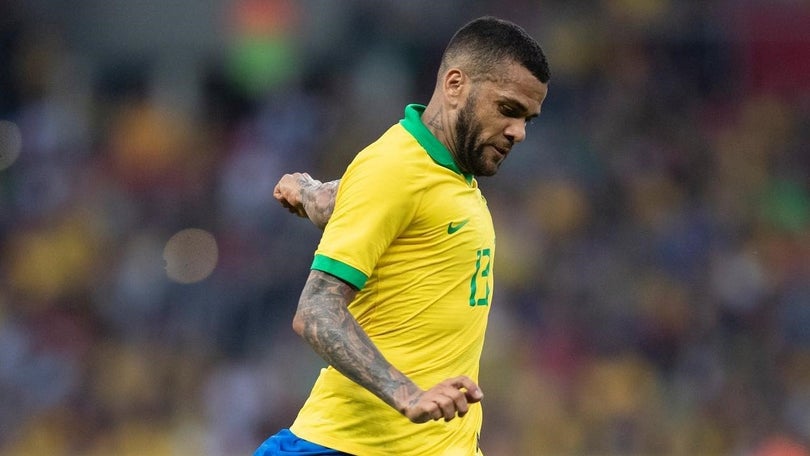 Dani Alves apresenta-se à polícia e vai ser ouvido em tribunal por alegada agressão sexual