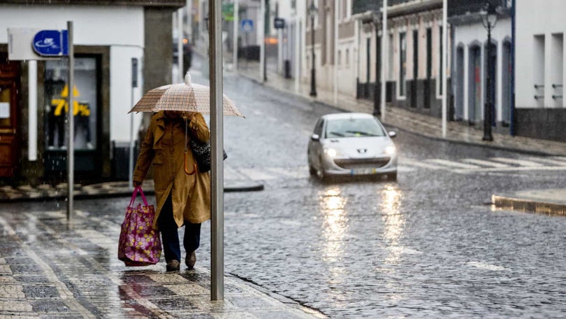 Açores sob avisos laranja e amarelo