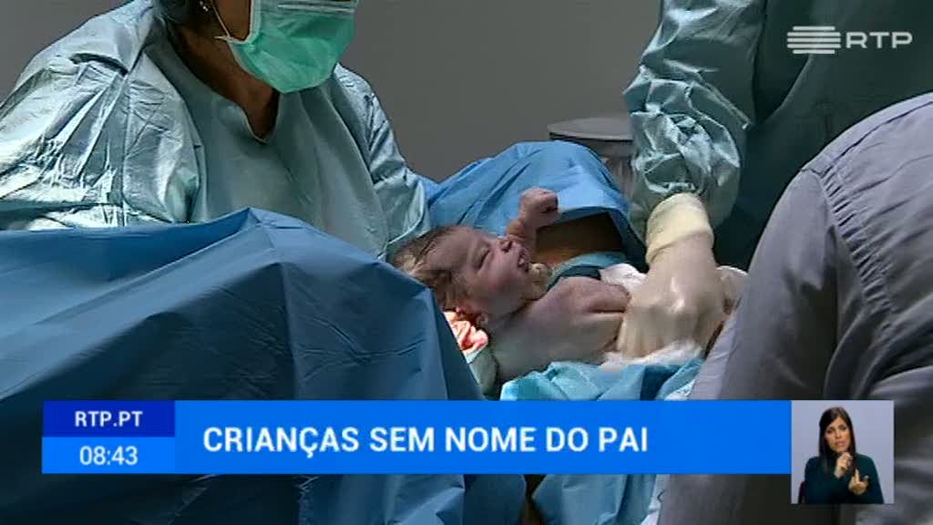 Todos os dias h� quatro beb�s registados em Portugal sem o nome do pai