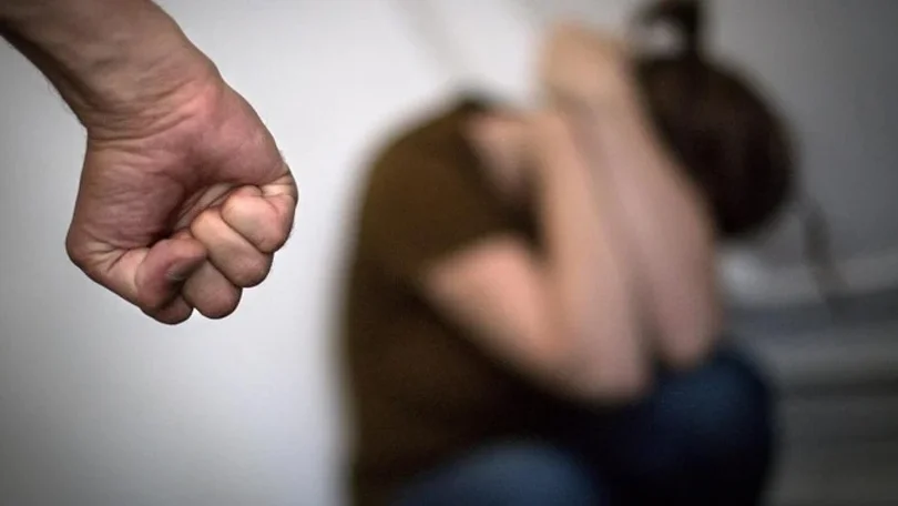 Mais de 1.500 agressores por violência doméstica estavam com pulseira eletrónica em abril