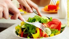 Imagem de Hábitos alimentares para cumprir durante o período de isolamento (Vídeo)