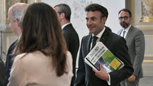 Imagem de Macron visita Berlim na sua primeira viagem após a tomada de posse
