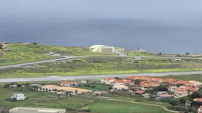 Imagem de Madeira condecora Força Aérea Portuguesa