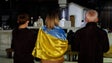 Bandeiras da Ucrânia no Santuário de Fátima em dia de consagração à Virgem